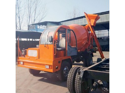 小型搅拌车 砂石料混凝土运输车工程地面建筑图2